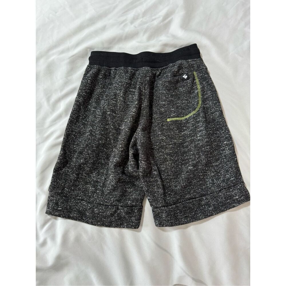 ☔️  Boys Shorts - Picture 2 of 3
